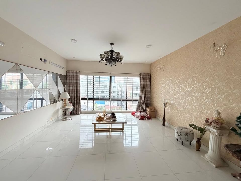 2556 SQFT Luxurious Apartment | 3 Bedroom in Gulshan - 1 | Astha Bari photo 1