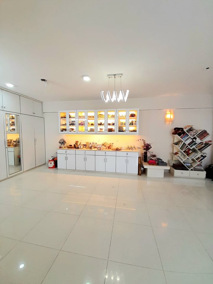 2556 SQFT Luxurious Apartment | 3 Bedroom in Gulshan - 1 | Astha Bari photo 2